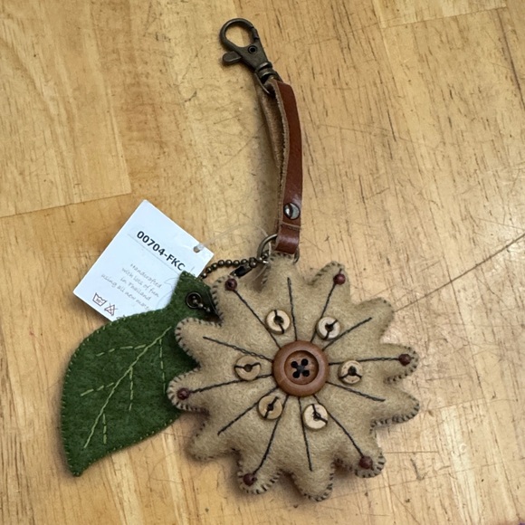Floral Felt Keychain with Leaf Accent - Picture 1 of 2